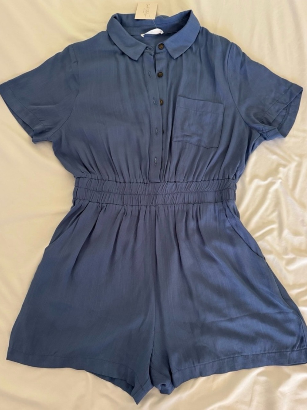 NWT Ces Femme Blue Short Sleeve Collared Button Front Romper Size Large - Picture 2 of 5
